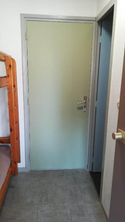 Fotografia z galérie ubytovania Beau studio cabine avec balcon, vue piscine, parking privé, climatisation, solarium, laverie v destinácii Cap d'Agde