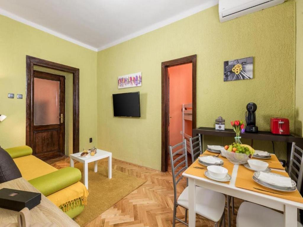 TV a/nebo společenská místnost v ubytování Apartman KARESA -Rijeka