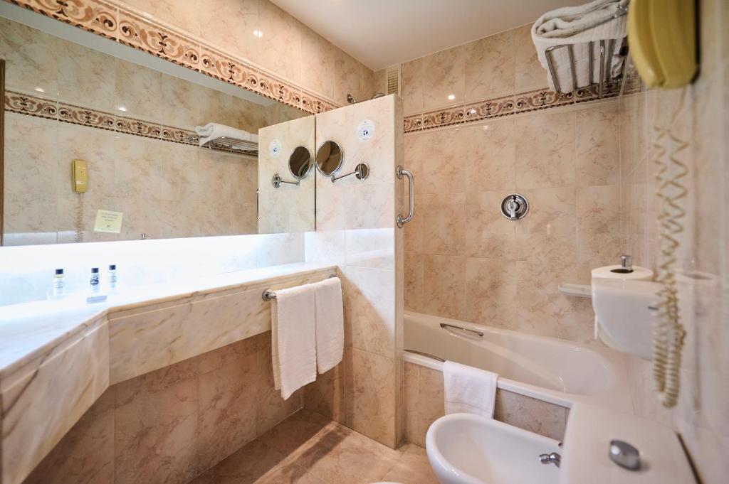 Hotel Albret - Tweepersoonskamer Met 2 Aparte Bedden