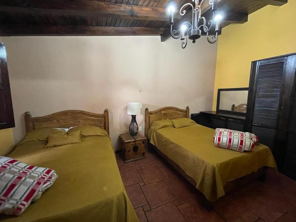 Postel nebo postele na pokoji v ubytování Villas Lupita