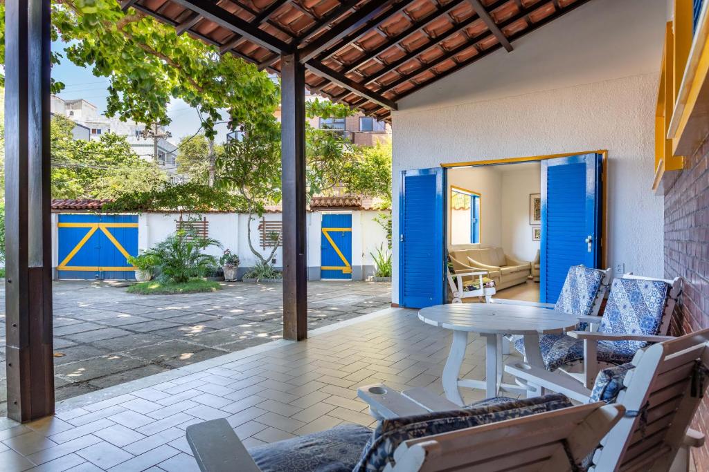 En terrasse eller udendørsområde på Casa Praia do Forte