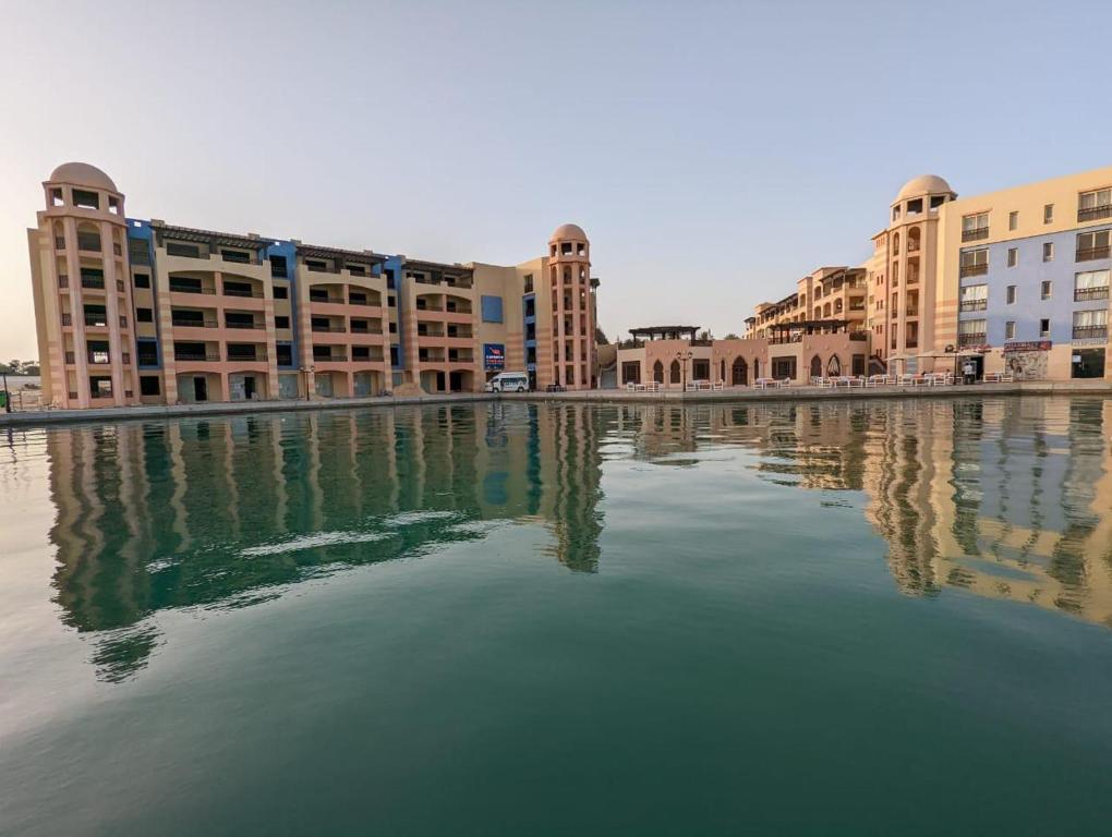 ポート・ガリブにあるMarina city port ghalib chaletの大水
