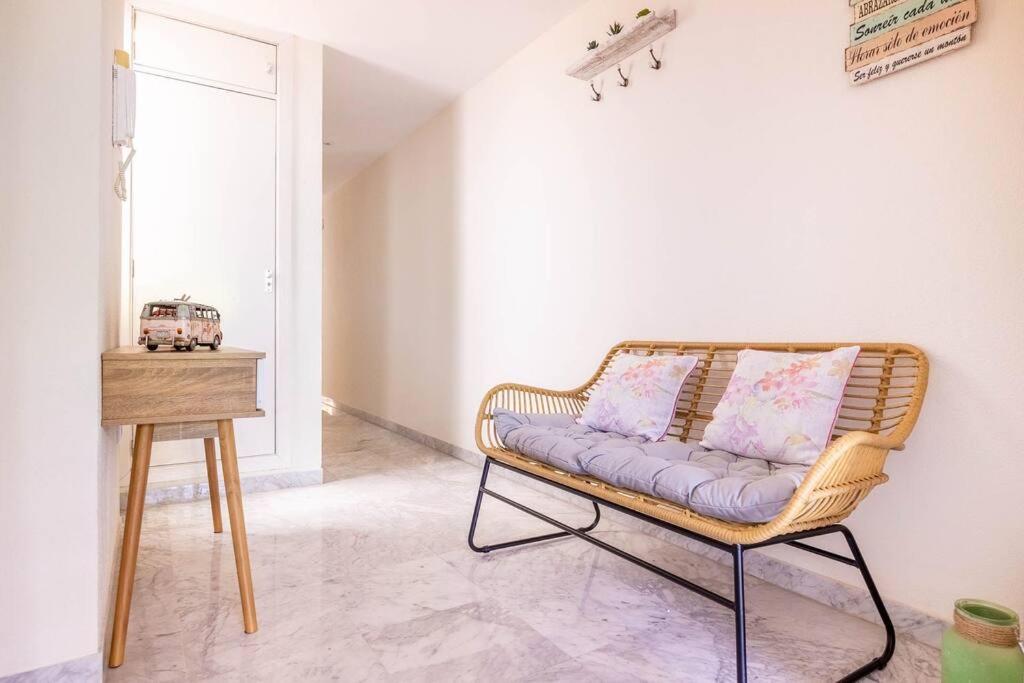 A seating area at Apartamento Ronda de Triana 45