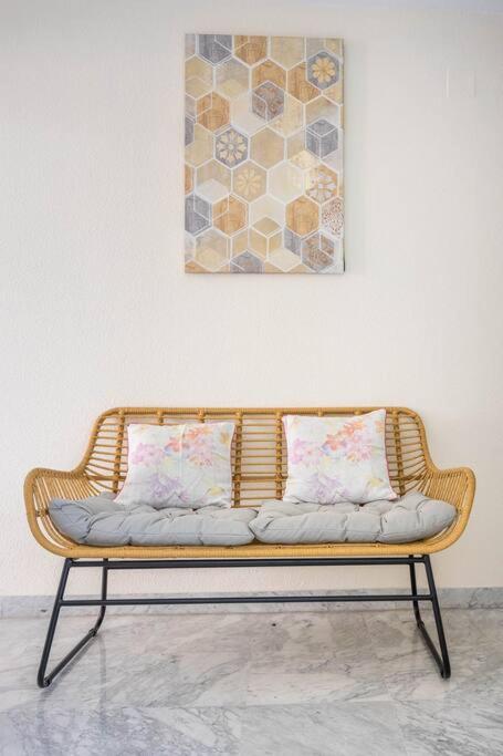 A seating area at Apartamento Ronda de Triana 45