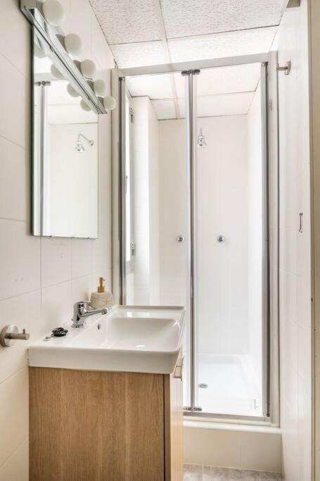 A bathroom at Apartamento Ronda de Triana 45