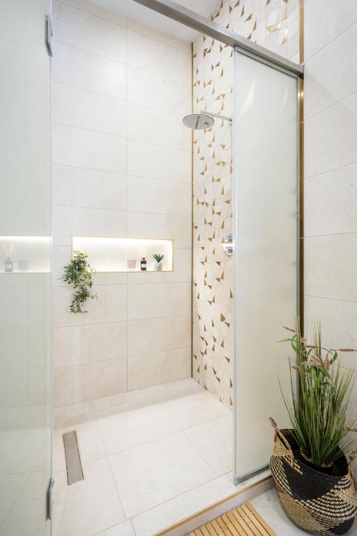 A bathroom at Budapest Eye Residence