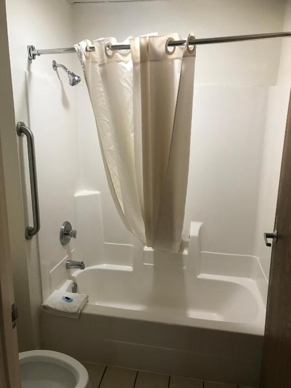 The Best Inn & Suites - Queen Room Met Twee Queensize Bedden - Niet -roken