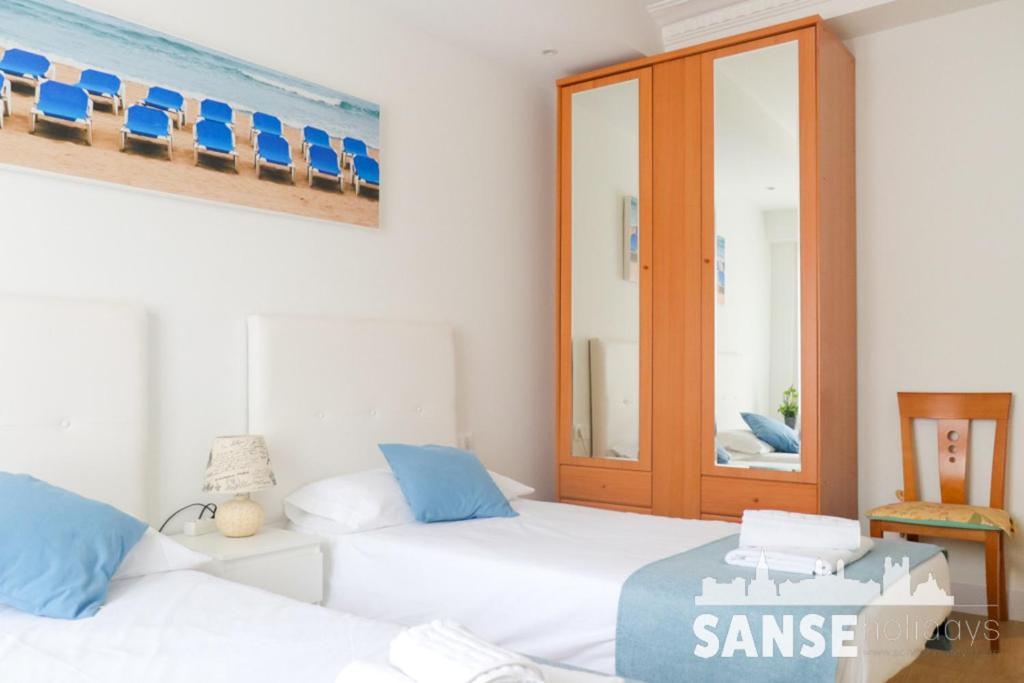 Postel nebo postele na pokoji v ubytování Apartamento Colón by SanSe Holidays