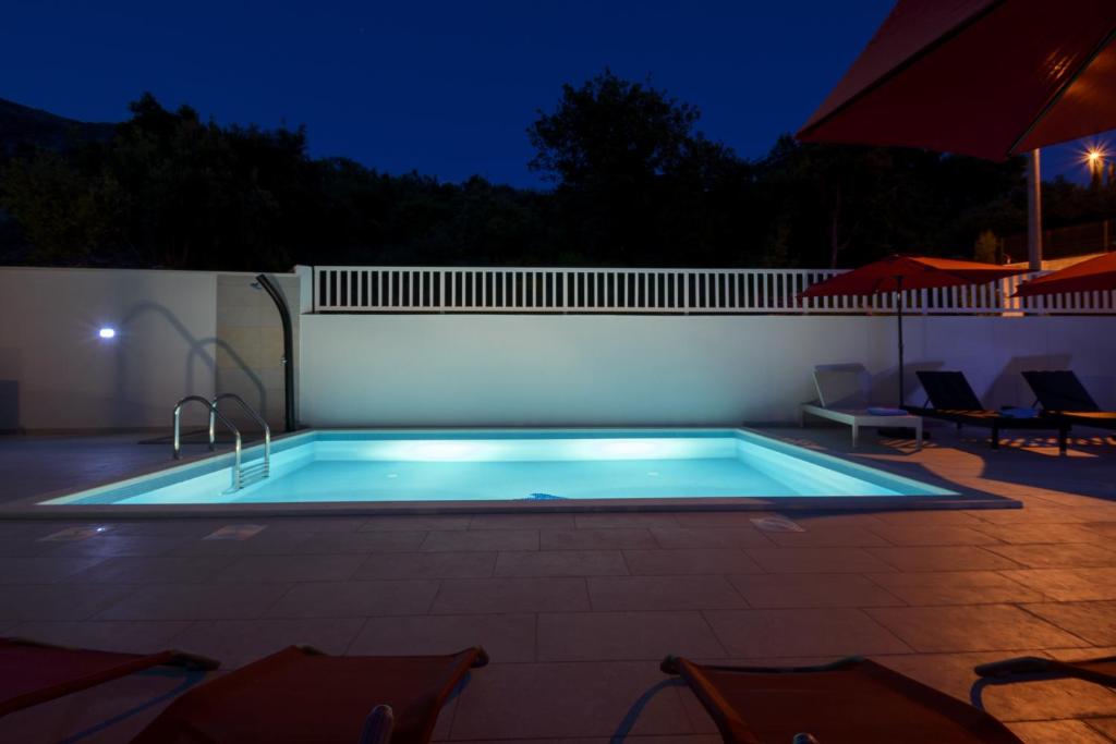 Villa Bingo - Studio With Pool View