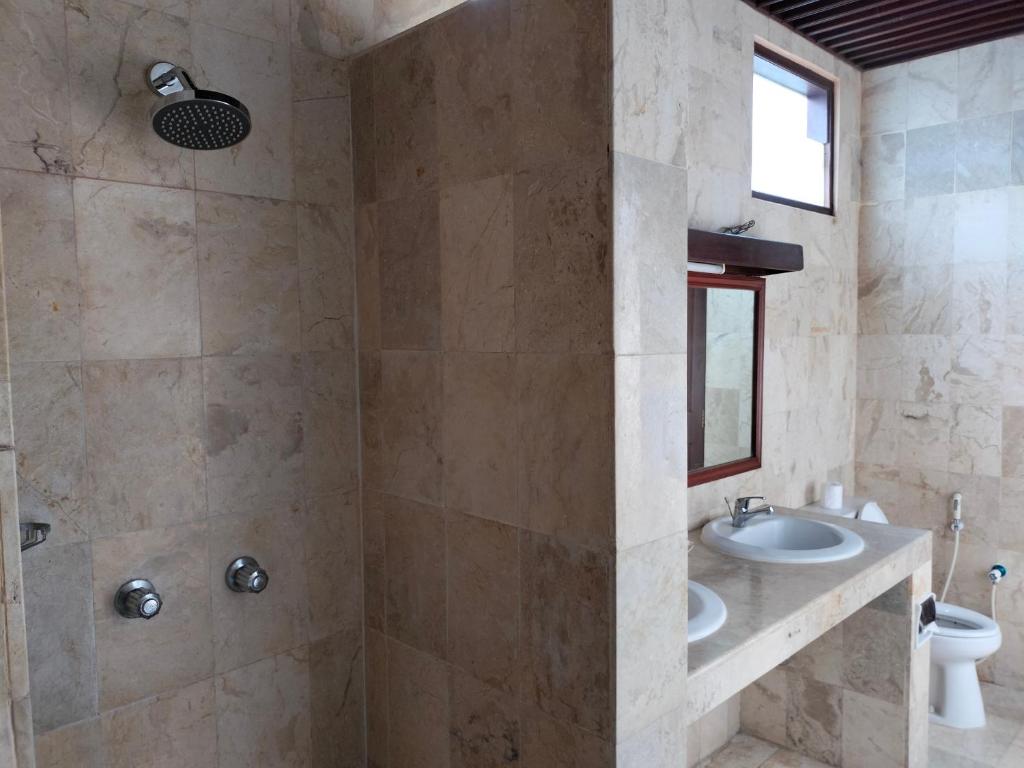 Koupelna v ubytování Grand Kumala Hotel - Hotel Kumala Legian Kuta Bali