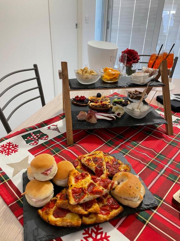 Jedlo v ubytovaní bed & breakfast alebo blízkom okolí