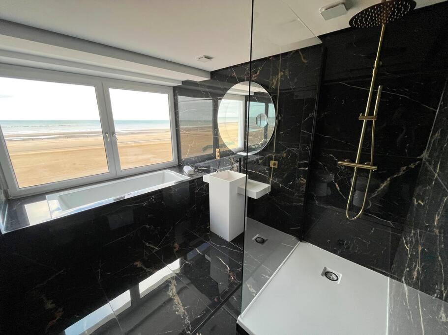 Kúpeľňa v ubytovaní La Suite Luxe : Vue Mer - Malo'cation