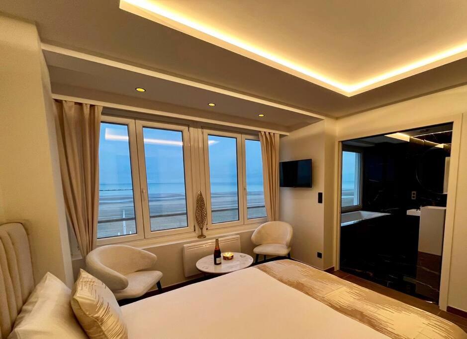Televízia a/alebo spoločenská miestnosť v ubytovaní La Suite Luxe : Vue Mer - Malo'cation