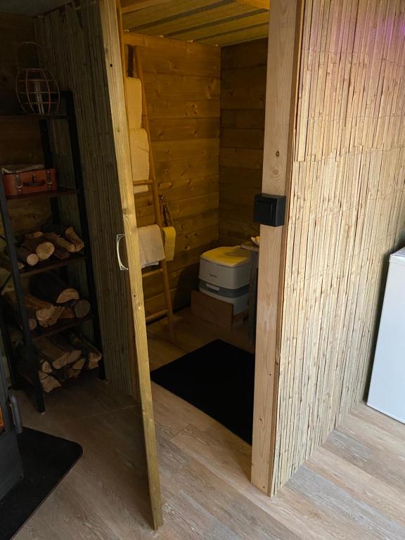 Koupelna v ubytování Cabane au style scandinave et son bain nordique