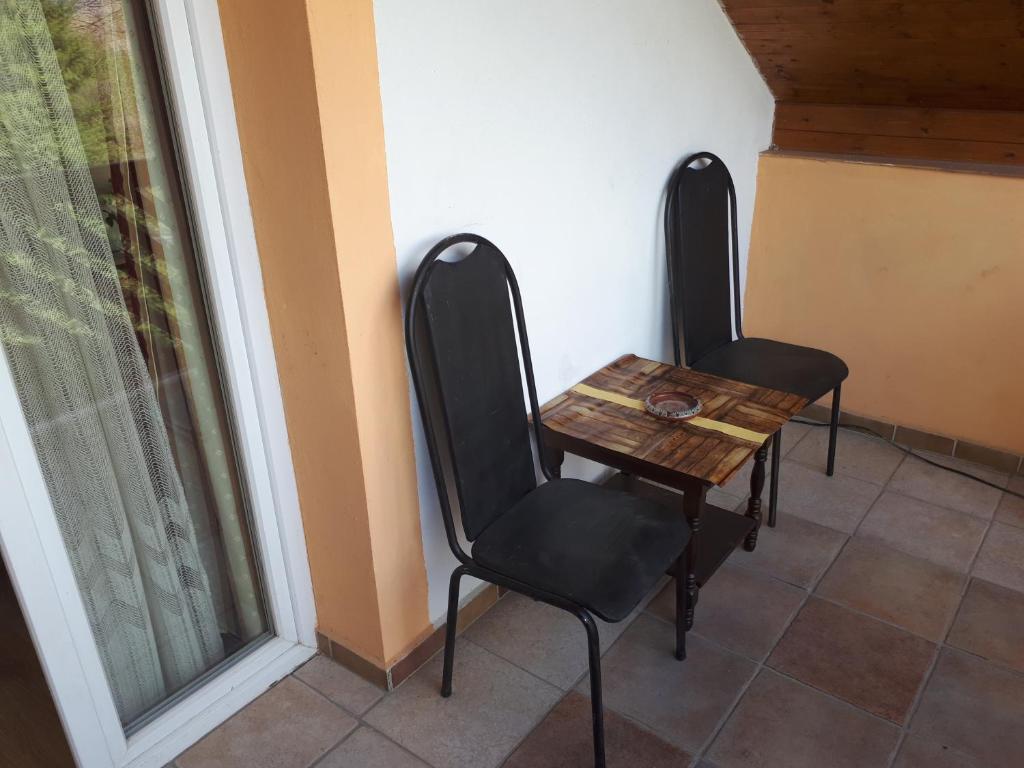 Posezení v ubytování Chalupa, 3x apartmány, 11 lůžek.