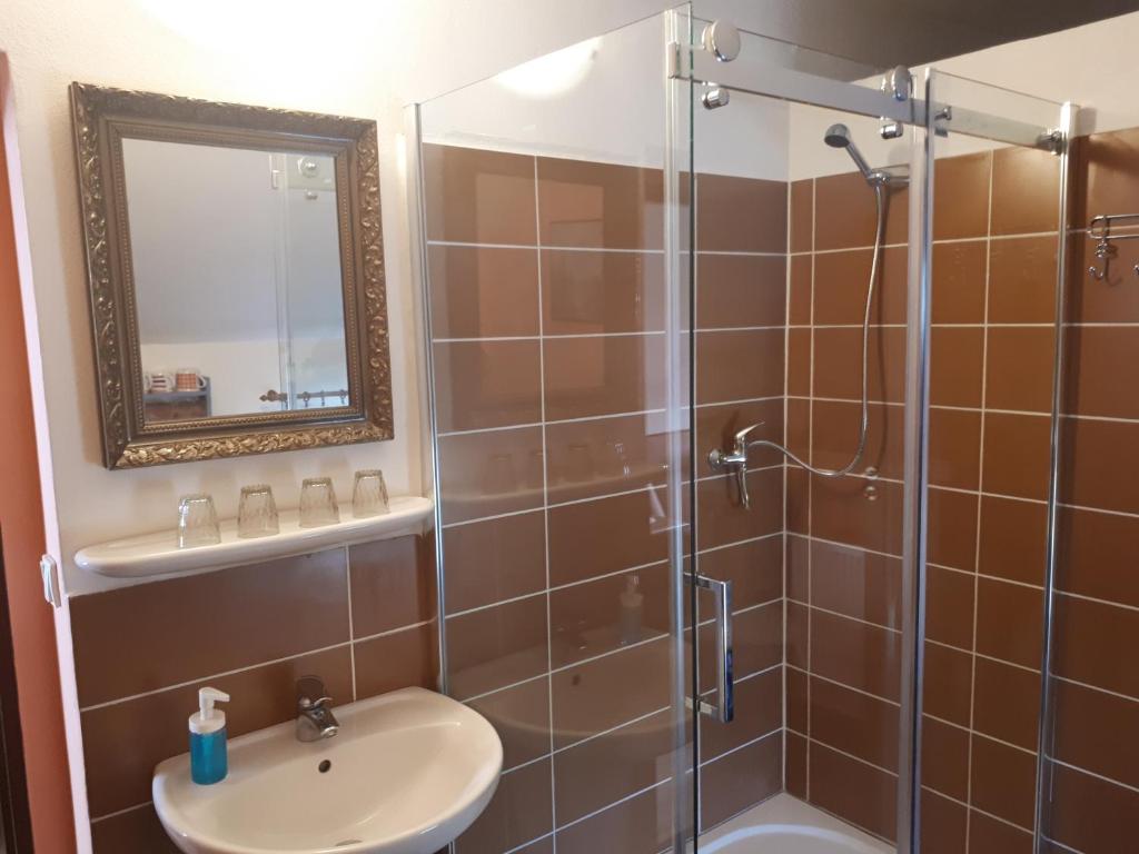 Koupelna v ubytování Chalupa, 3x apartmány, 11 lůžek.