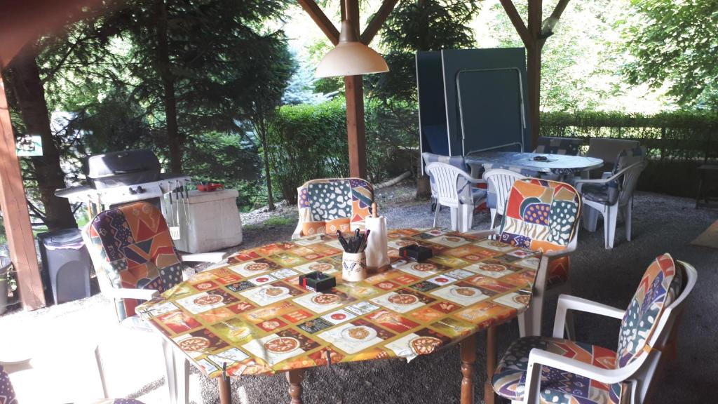 Zahrada ubytování Chalupa, 3x apartmány, 11 lůžek.