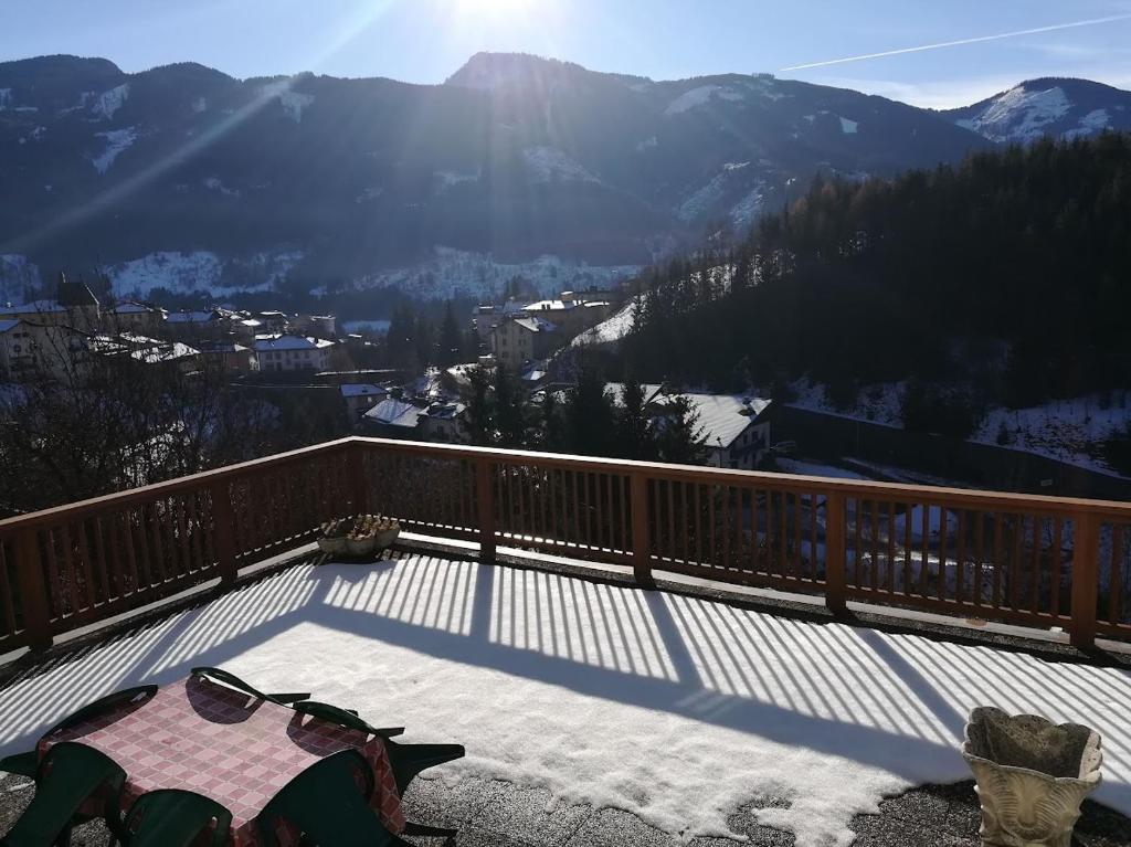 a balcony with a view of a snow covered mountain at Appartamento Flora in Tesero