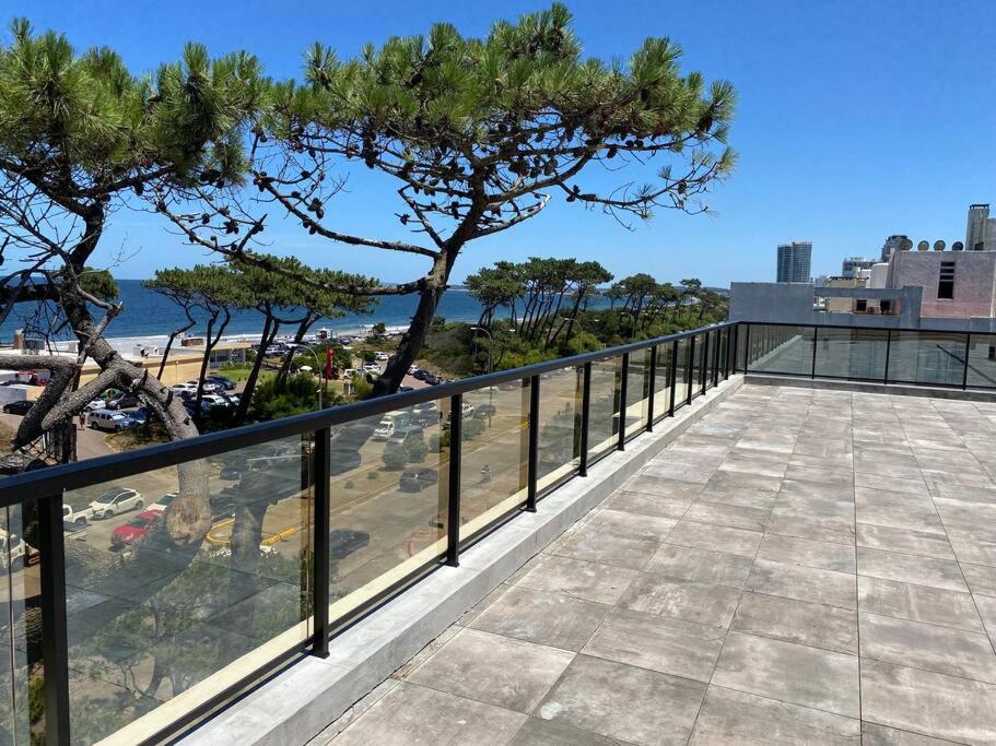 Edificio nuevo frente al mar