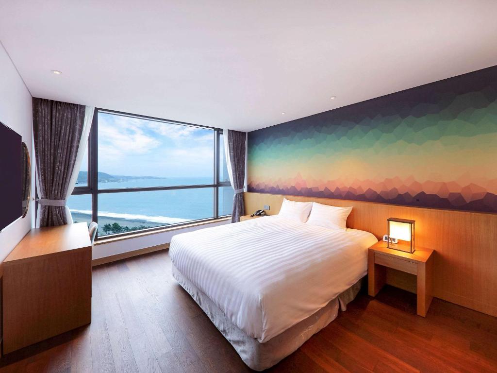 Postel nebo postele na pokoji v ubytování Mercure Ambassador Ulsan