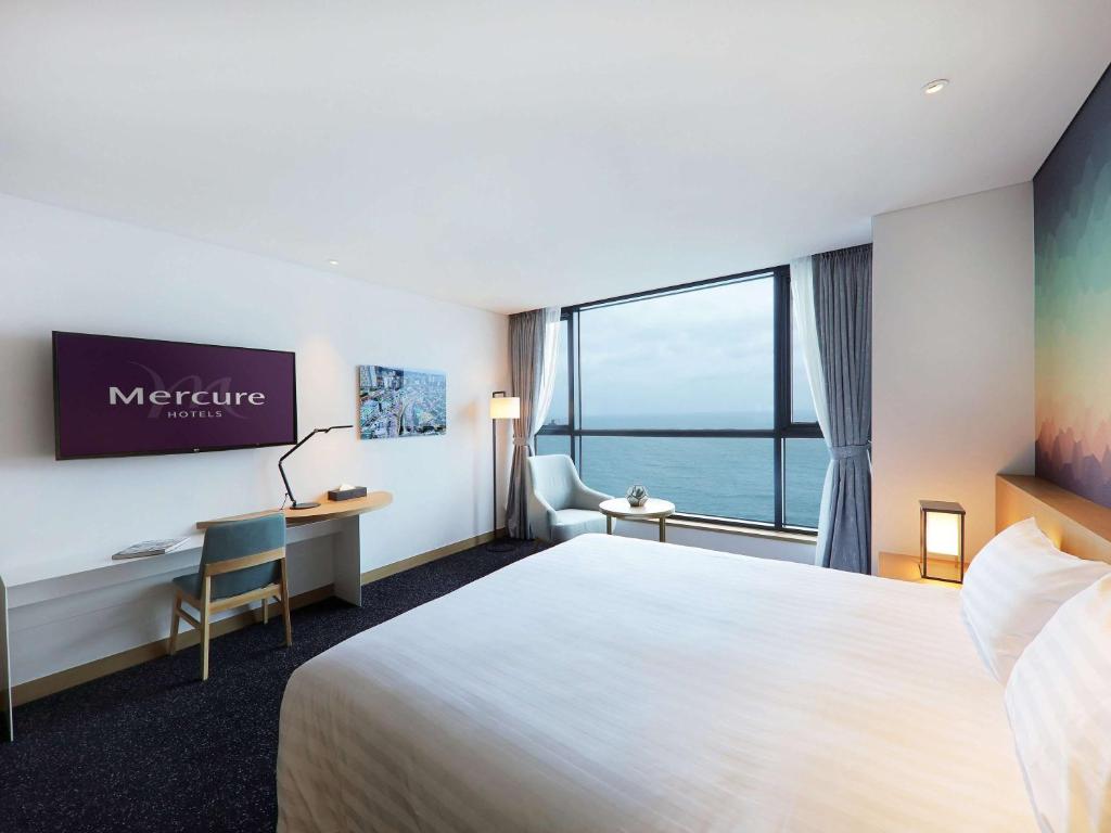 Postel nebo postele na pokoji v ubytování Mercure Ambassador Ulsan