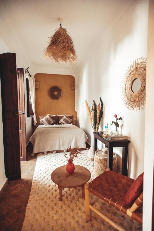 Postel nebo postele na pokoji v ubytování Riad Dar Elma And Spa