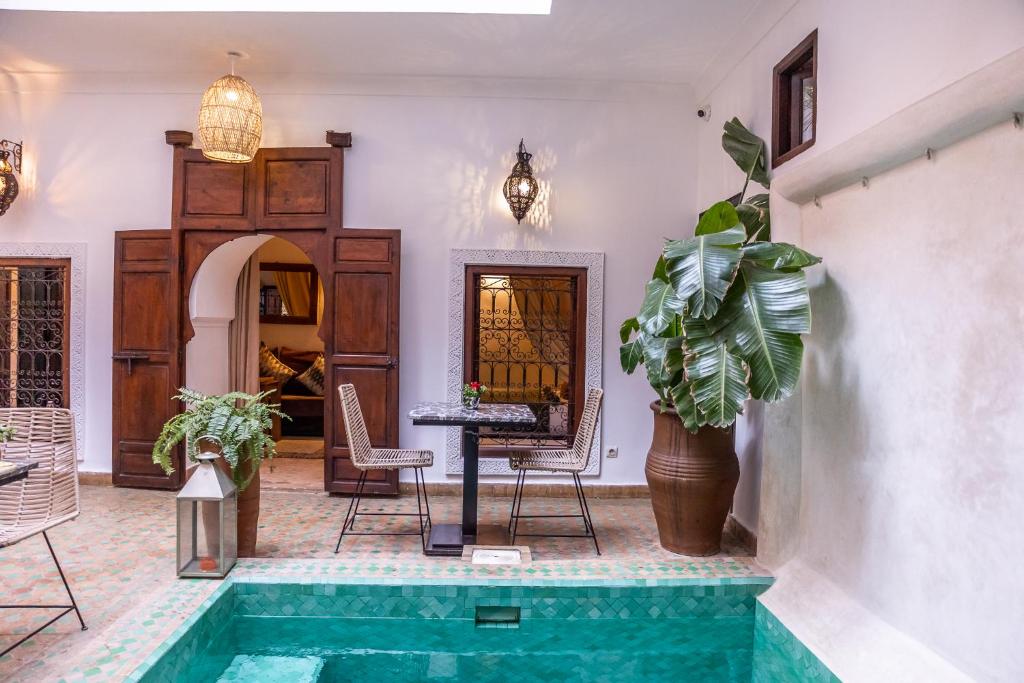 Bazén v ubytování Riad Dar Elma And Spa nebo v jeho okolí