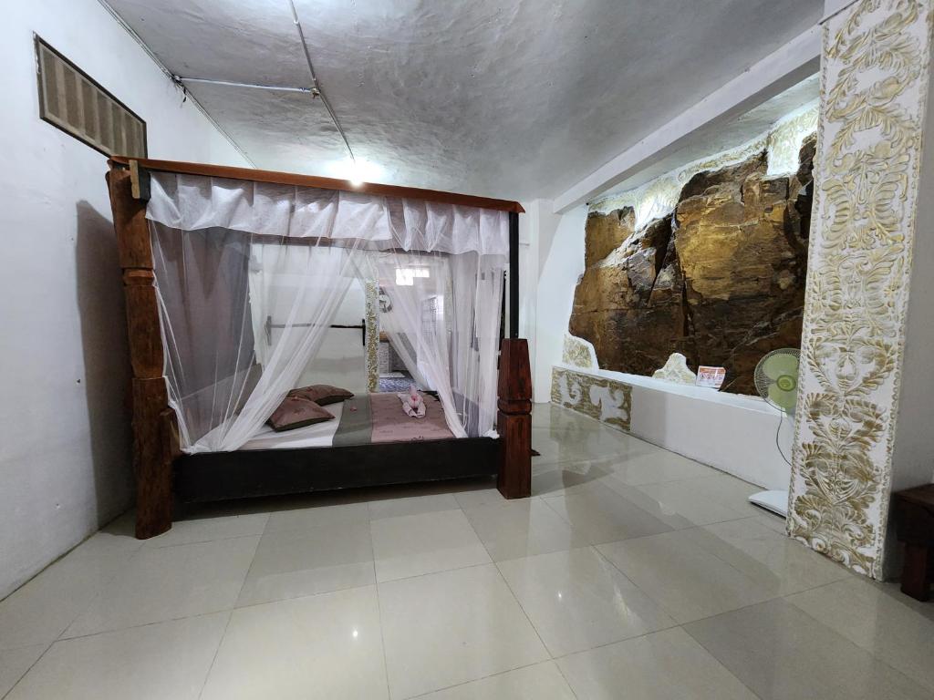 a room with a large window in a museum at Jungle Inn Bukit lawang in Bukit Lawang