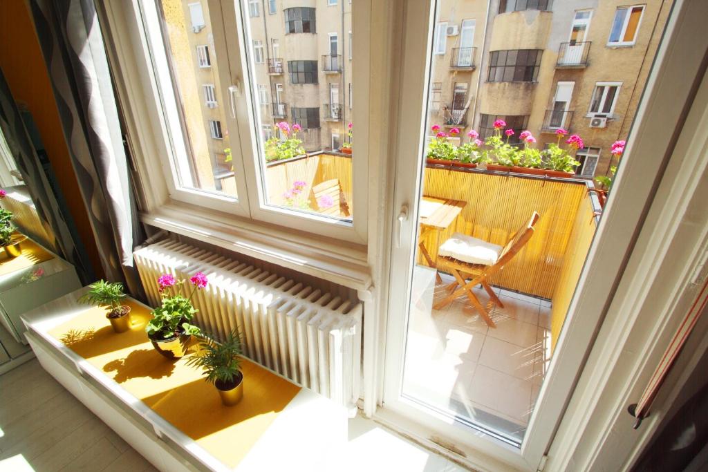 Balkón alebo terasa v ubytovaní Sunny Studio with balcony in Party District