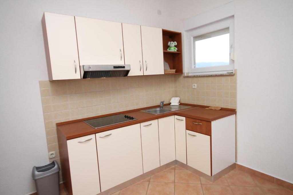 Zdjęcie z galerii obiektu Apartments with a parking space Pag - 6525 w mieście Pag