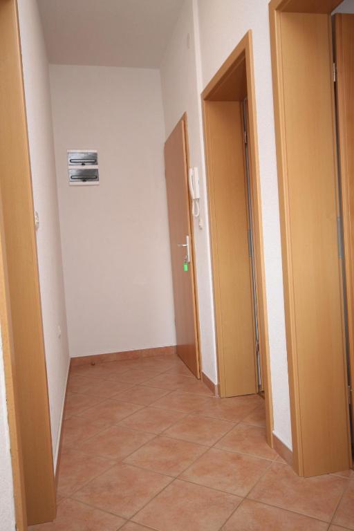 Zdjęcie z galerii obiektu Apartments with a parking space Pag - 6525 w mieście Pag