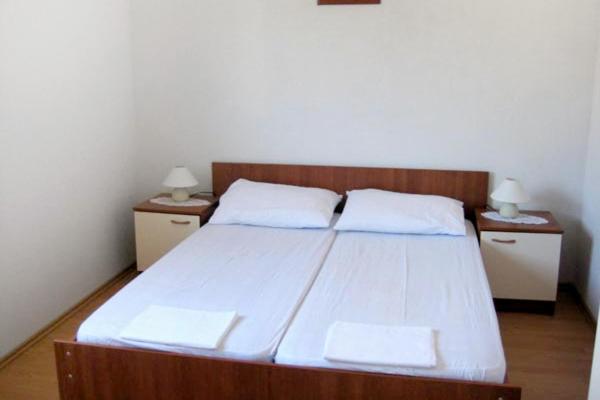 Zdjęcie z galerii obiektu Apartments with a parking space Pag - 6525 w mieście Pag