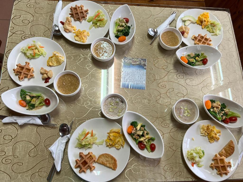 a table full of plates of food on a table at Zhong Ming Ju Taoyi Fang in Fanlu