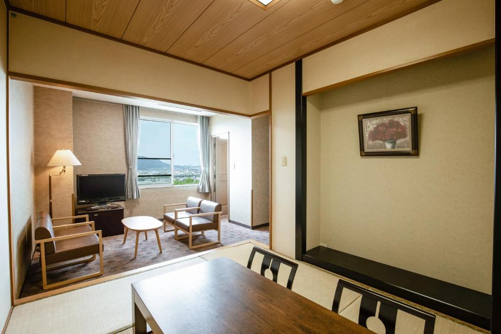 TV a/nebo společenská místnost v ubytování KAMENOI HOTEL Kanonji