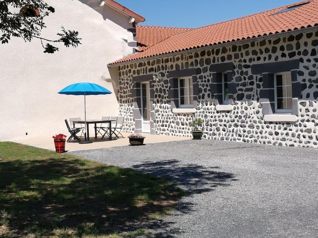 Budova, v ktorej sa dovolenkový dom nachádza