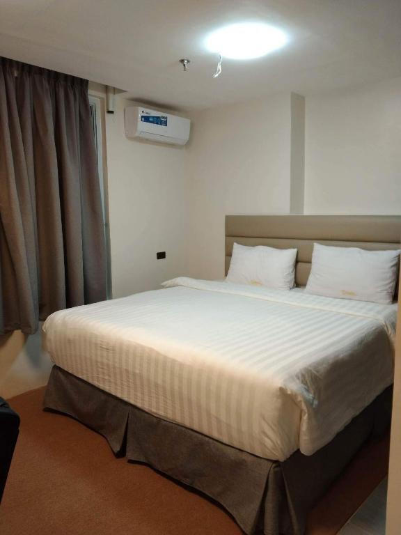 Cama o camas de una habitación en Sempre Premier Inn - MACTAN AIRPORT HOTEL