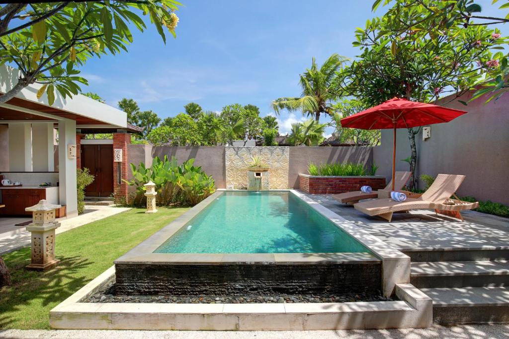 Bazén v ubytování Lumbini Luxury Villas and Spa nebo v jeho okolí