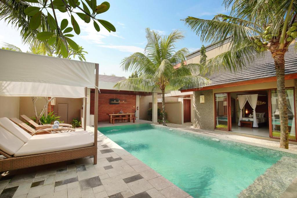 Bazén v ubytování Lumbini Luxury Villas and Spa nebo v jeho okolí