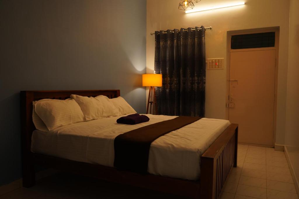 Voodi või voodid majutusasutuse Omkara - The Fives Guest house toas