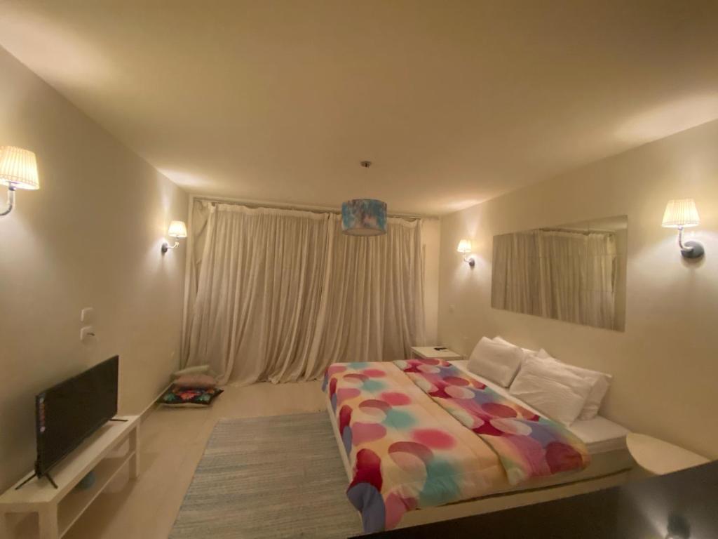 Postel nebo postele na pokoji v ubytování A studio in Veranda Sahl Hasheesh
