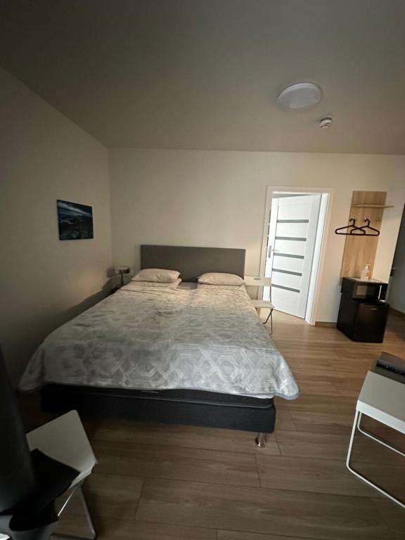 Postel nebo postele na pokoji v ubytování Helgrindur Guesthouse