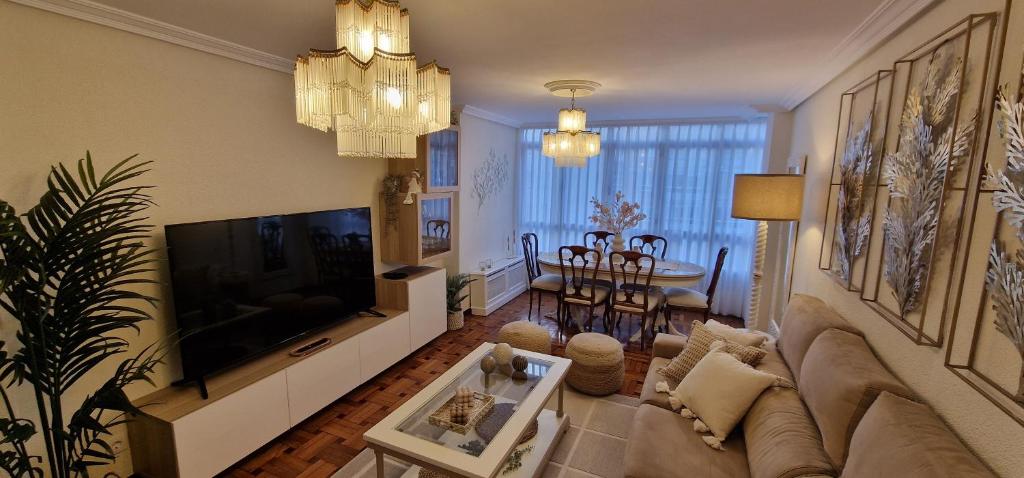 TV a/nebo společenská místnost v ubytování El Capricho de Ezcurdia - 6 pax - VUT-3878-AS