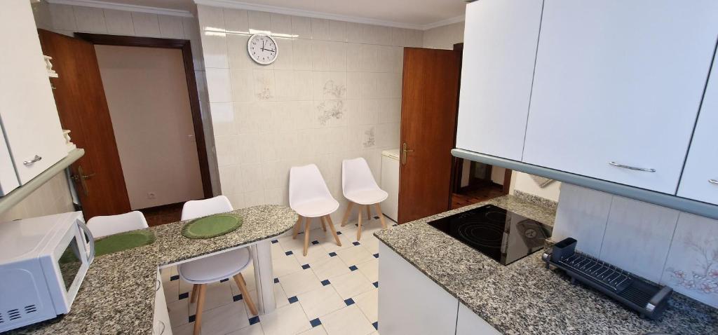 Kuchyň nebo kuchyňský kout v ubytování El Capricho de Ezcurdia - 6 pax - VUT-3878-AS
