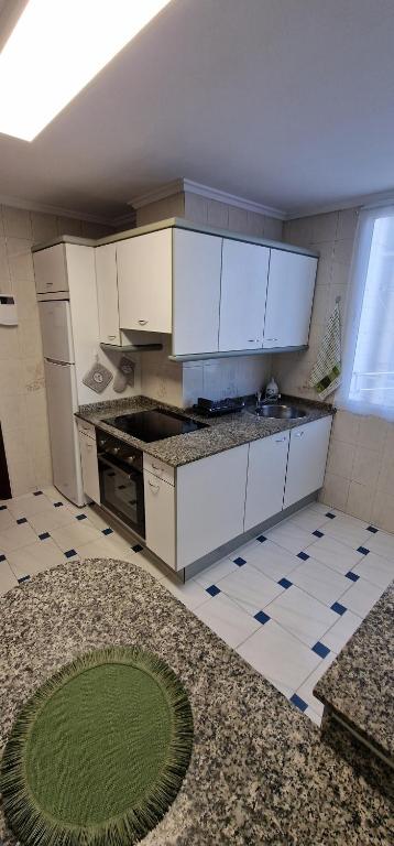 Kuchyň nebo kuchyňský kout v ubytování El Capricho de Ezcurdia - 6 pax - VUT-3878-AS