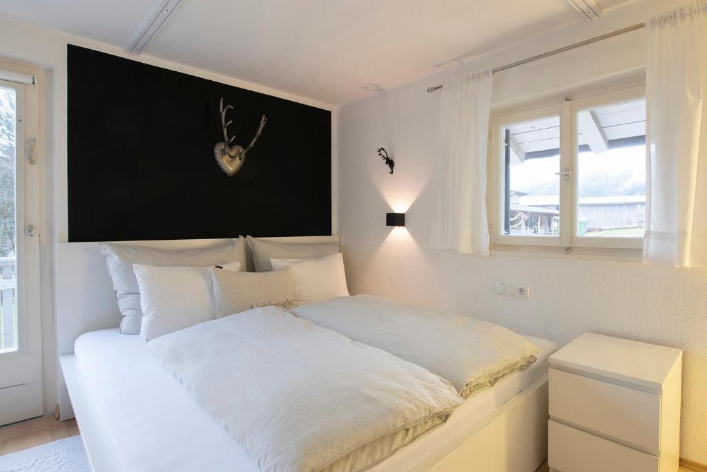 Postel nebo postele na pokoji v ubytování Ferienwohnung Alprima