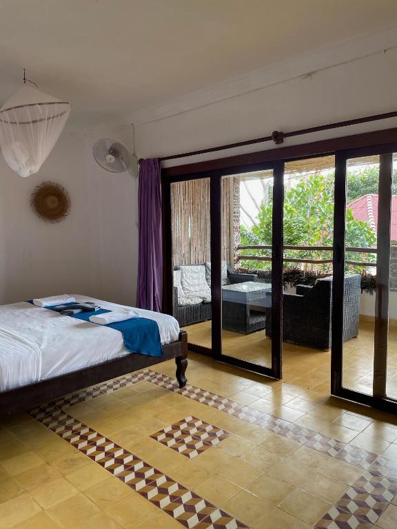 Postel nebo postele na pokoji v ubytování Kep Lodge