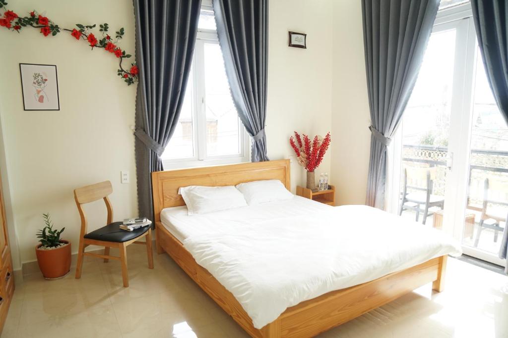 Giường trong phòng chung tại Môn Bạc Home