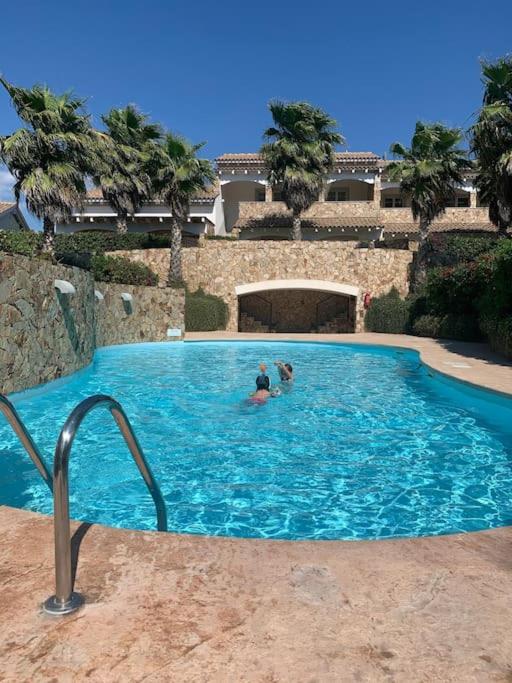 La Sterlizia a Porto Pino - Lussuosa Villa con Piscina