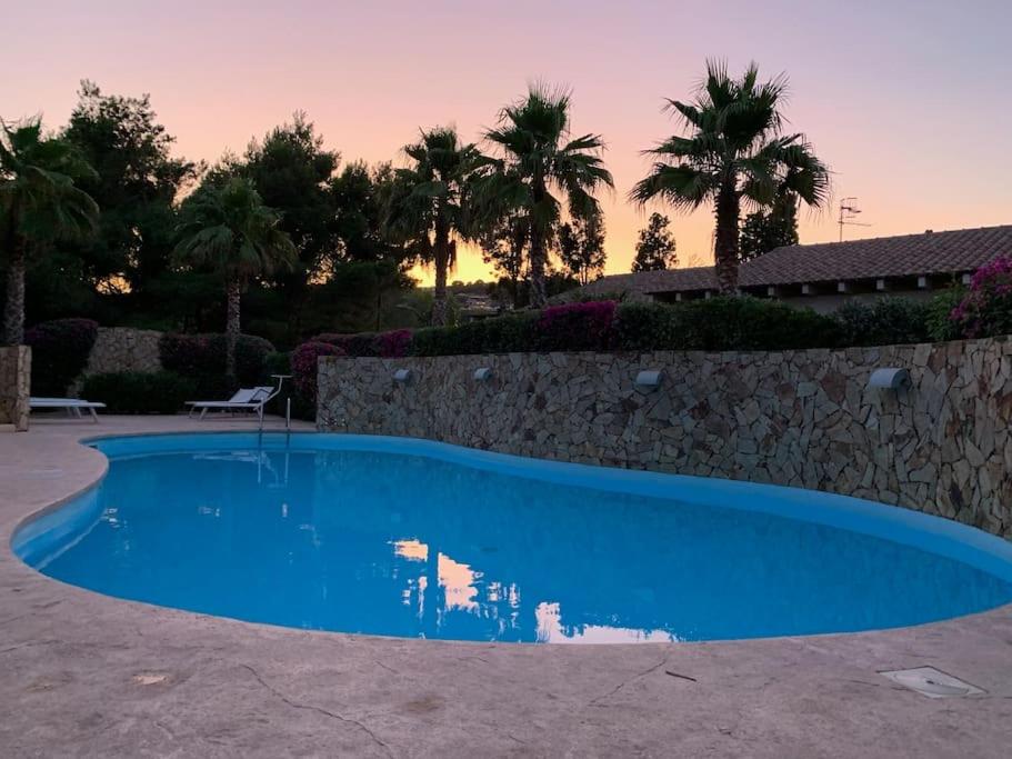 La Sterlizia a Porto Pino - Lussuosa Villa con Piscina