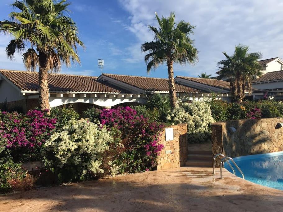 La Sterlizia a Porto Pino - Lussuosa Villa con Piscina